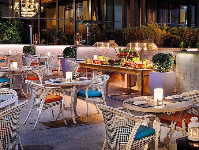 A Grand New Year’s Eve Supper Experience